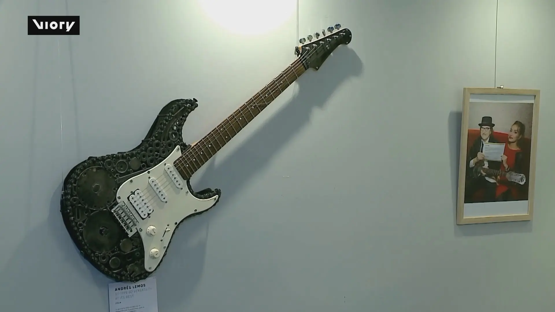 Nhà điêu khắc Argentina sáng tạo guitar từ vật liệu tái chế